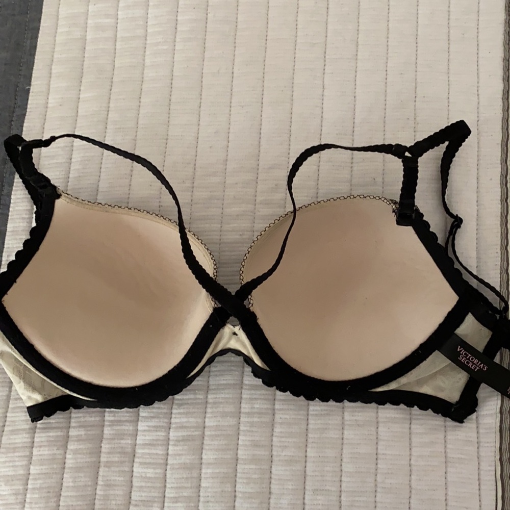 EUC Victoria’s Secret Push Up Bra Criss-Cross Lace - Picture 7 of 9